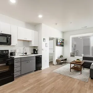 Brand New Gorgeous 1br I Gym + Free Park Apartment
